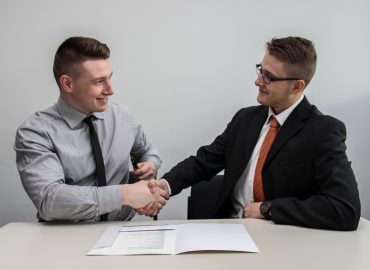 A Madagascar, plus de 60% des entreprises mettent plus de 5 semaines pour clôturer un recrutement. Or 5 semaines est déjà trop long pour un processus de recrutement ! Un processus de recrutement assez long représente plusieurs risques si on ne parle uniquement que de la détérioration du climat au travail et les pertes financiers. Alors comment faire pour accélérer le processus de recrutement ?